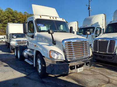 Freightliner Cascadia 125 Day Cab Truck - 450HP, 10 Speed Automatic