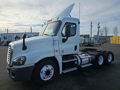 Freightliner Cascadia 125 Day Cab Truck - 450HP, 10 Speed Automatic