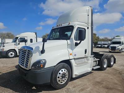 Freightliner Cascadia 125 Day Cab Truck - 455HP, 12 Speed Automatic