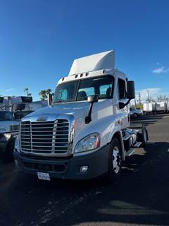 Freightliner Cascadia 125 Single Axle Day Cab Truck - 450HP, 10 Speed Automatic