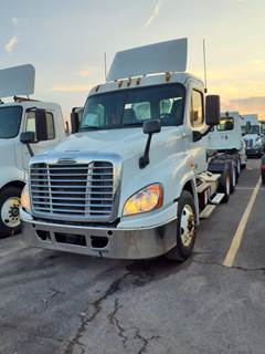 Freightliner Cascadia 125 Day Cab Truck - 450HP, 12 Speed Automatic