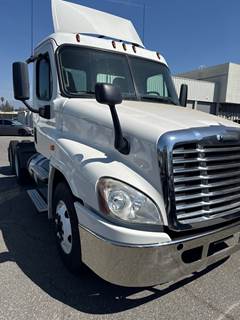 Freightliner Cascadia 125 Day Cab Truck - 450HP, 12 Speed Automatic