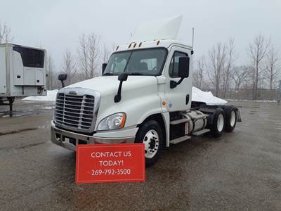 Freightliner Cascadia 125 Day Cab Truck - 450HP, 12 Speed Automatic