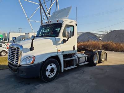 Freightliner Cascadia 125 Day Cab Truck - 450HP, 10 Speed Manual