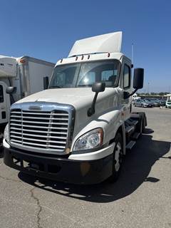 Freightliner Cascadia 125 Day Cab Truck - 450HP, 12 Speed Automatic