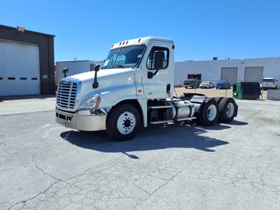 Freightliner Cascadia 125 Day Cab Truck - 450HP, 12 Speed Automatic