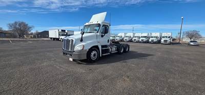 Freightliner Cascadia 125 Day Cab Truck - 455HP, 10 Speed Manual
