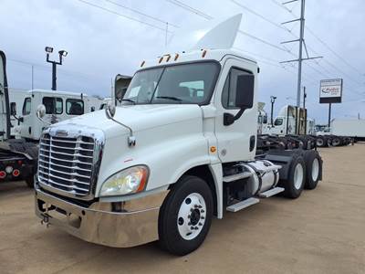 Freightliner Cascadia 125 Day Cab Truck - 450HP, 10 Speed Automatic