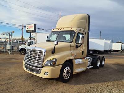Freightliner Cascadia 125 Day Cab Truck - 455HP, 12 Speed Automatic