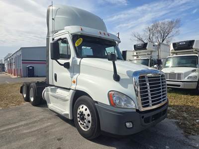 Freightliner Cascadia 125 Day Cab Truck - 450HP, 6 Speed Automatic