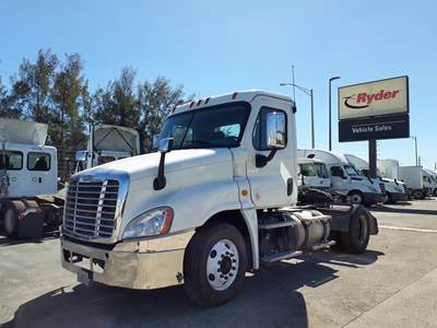 Freightliner Cascadia 125 Single Axle Day Cab Truck - 410HP, 12 Speed Automatic