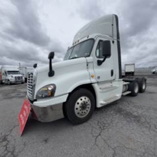 Freightliner Cascadia 125 Day Cab Truck - 455HP, 12 Speed Automatic