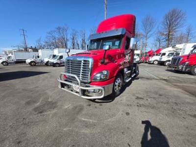 Freightliner Cascadia 125 Single Axle Day Cab Truck - 455HP, 12 Speed Automatic