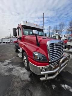 Freightliner Cascadia 125 Single Axle Day Cab Truck - 455HP, 12 Speed Automatic