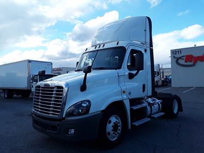 Freightliner Cascadia 125 Single Axle Day Cab Truck - 410HP, 12 Speed Automatic