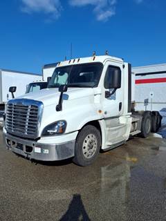 Freightliner Cascadia 125 Day Cab Truck - 455HP, 10 Speed Automatic