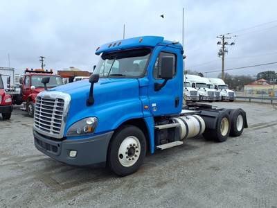 Freightliner Cascadia 125 Day Cab Truck - 505HP, 12 Speed Automatic
