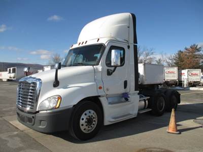 Freightliner Cascadia 125 Day Cab Truck - 400HP, 10 Speed Automatic