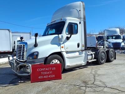 Freightliner Cascadia 125 Day Cab Truck - 455HP, 10 Speed Manual