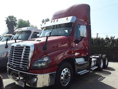 Freightliner Cascadia 125 Day Cab Truck - 455HP, 12 Speed Automatic