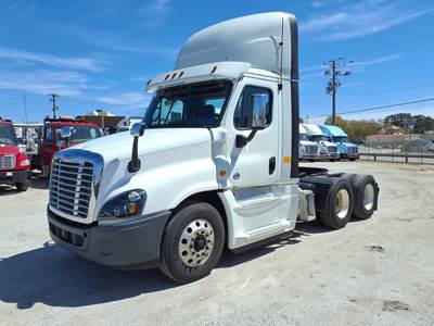 Freightliner Cascadia 125 Day Cab Truck - 455HP, 12 Speed Automatic
