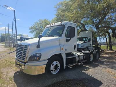 Freightliner Cascadia 125 Day Cab Truck - 450HP, 10 Speed Automatic