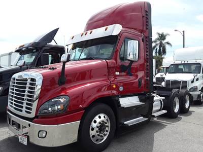 Freightliner Cascadia 125 Day Cab Truck - 455HP, 12 Speed Automatic
