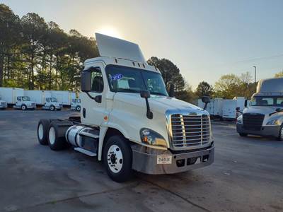 Freightliner Cascadia 125 Day Cab Truck - 450HP, 12 Speed Automatic