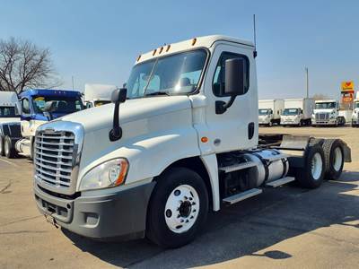 Freightliner Cascadia 125 Day Cab Truck - 410HP, 12 Speed Automatic