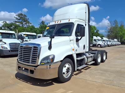 Freightliner Cascadia 125 Day Cab Truck - 450HP, 10 Speed Manual