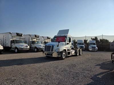 Freightliner Cascadia 125 Day Cab Truck - 450HP, 12 Speed Automatic