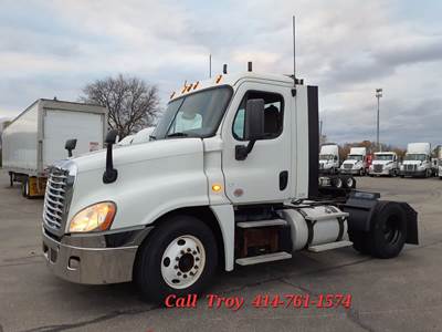 Freightliner Cascadia 125 Single Axle Day Cab Truck - 425HP, 10 Speed Automatic