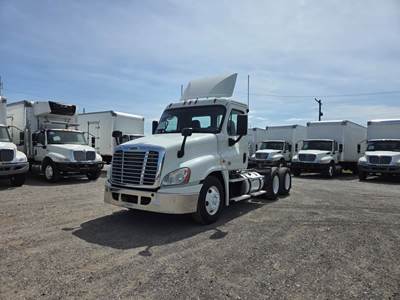 Freightliner Cascadia 125 Day Cab Truck - 450HP, 12 Speed Automatic