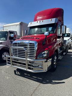 Freightliner Cascadia 125 Day Cab Truck - 455HP, 12 Speed Automatic