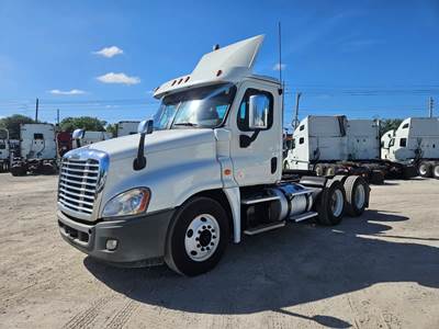 Freightliner Cascadia 125 Day Cab Truck - 450HP, 10 Speed Automatic