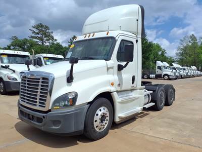 Freightliner Cascadia 125 Day Cab Truck - 455HP, 12 Speed Automatic
