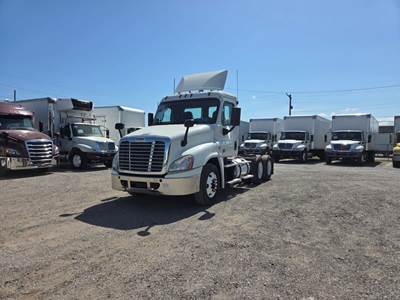 Freightliner Cascadia 125 Day Cab Truck - 450HP, 12 Speed Automatic
