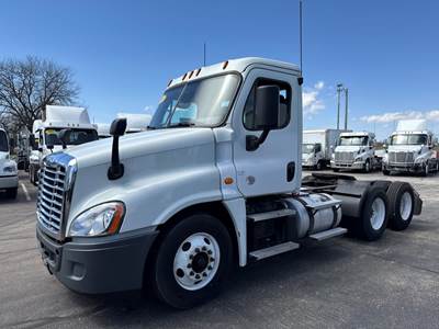 Freightliner Cascadia 125 Day Cab Truck - 410HP, 12 Speed Automatic