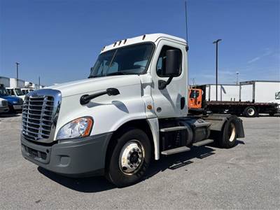 Freightliner Cascadia 125 Single Axle Day Cab Truck - 410HP, 12 Speed Automatic