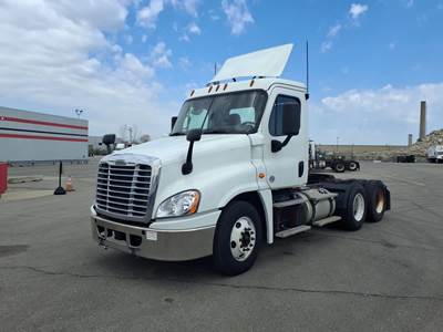 Freightliner Cascadia 125 Day Cab Truck - 450HP, 12 Speed Automatic