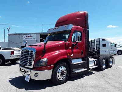 Freightliner Cascadia 125 Day Cab Truck - 455HP, 12 Speed Automatic