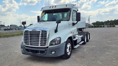 Freightliner Cascadia 125 Day Cab Truck - 450HP, 10 Speed Manual