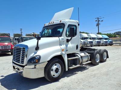 Freightliner Cascadia 125 Day Cab Truck - 450HP, 12 Speed Automatic