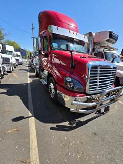 Freightliner Cascadia 125 Single Axle Day Cab Truck - 455HP, 12 Speed Automatic