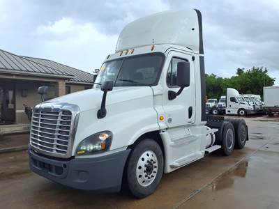 Freightliner Cascadia 125 Day Cab Truck - 455HP, 12 Speed Automatic