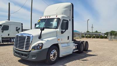 Freightliner Cascadia 125 Day Cab Truck - 400HP, 10 Speed Manual