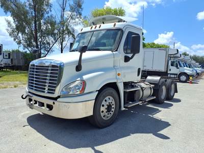 Freightliner Cascadia 125 Day Cab Truck - 450HP, 12 Speed Automatic