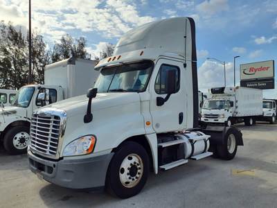 Freightliner Cascadia 125 Single Axle Day Cab Truck - 410HP, 10 Speed Manual