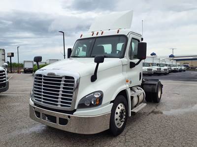 Freightliner Cascadia 125 Single Axle Day Cab Truck - 400HP, 10 Speed Automatic