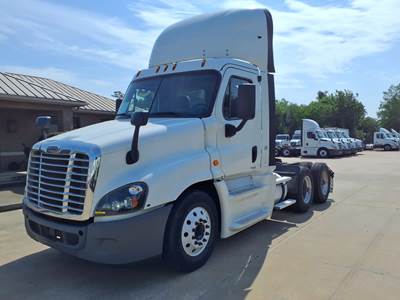 Freightliner Cascadia 125 Day Cab Truck - 455HP, 12 Speed Automatic